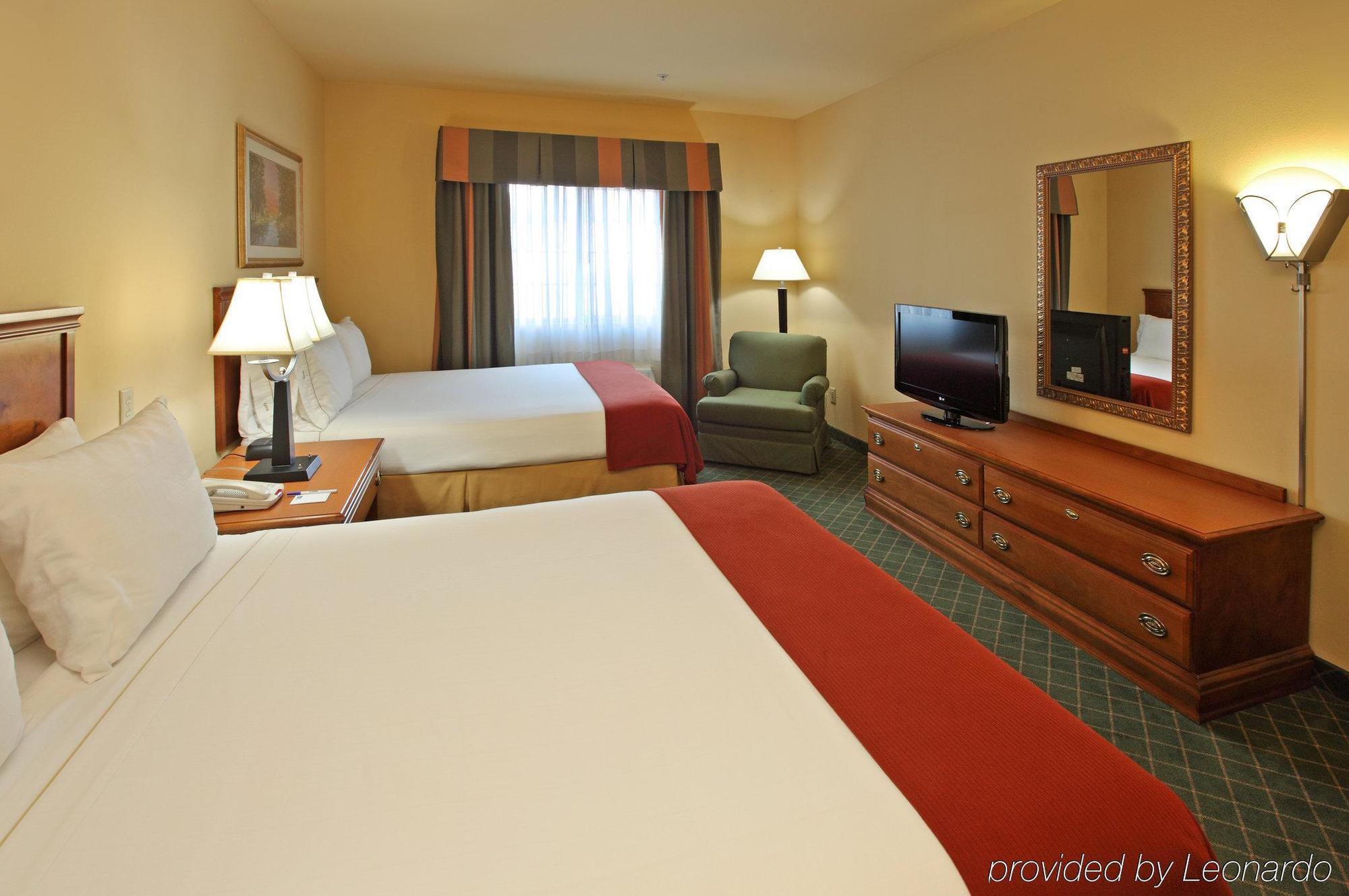 Holiday Inn Express & Suites Magnolia-Lake Columbia Room photo