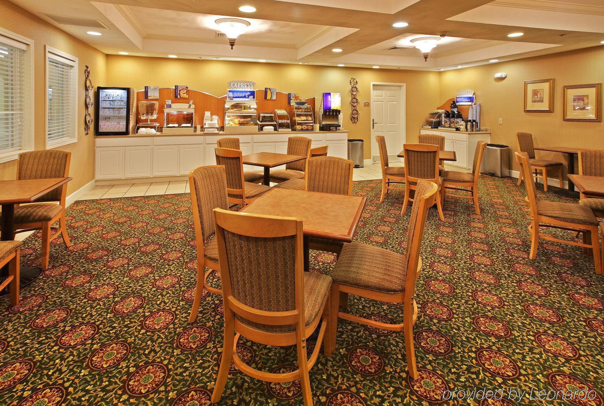 Holiday Inn Express & Suites Magnolia-Lake Columbia Restaurant photo