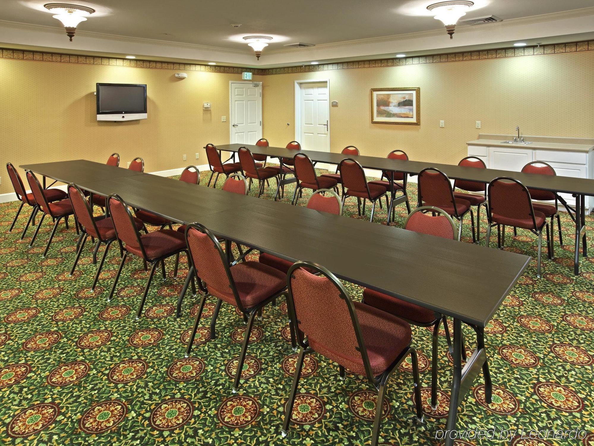 Holiday Inn Express & Suites Magnolia-Lake Columbia Facilities photo